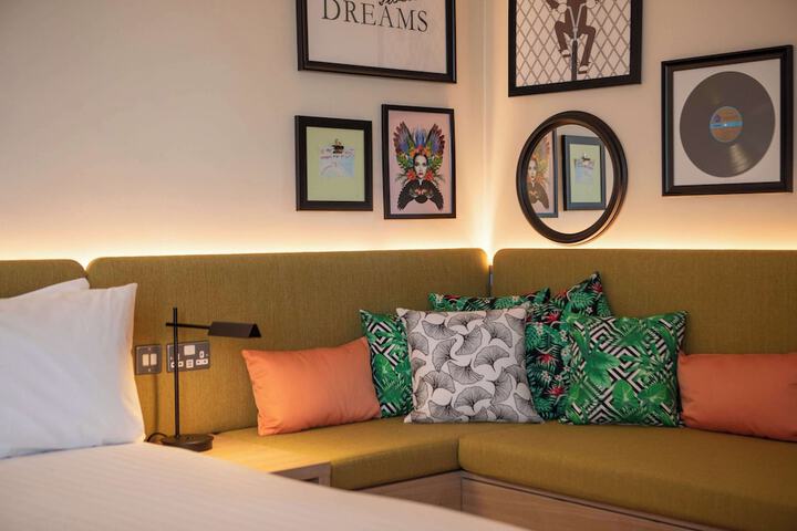 Room 18 of 39