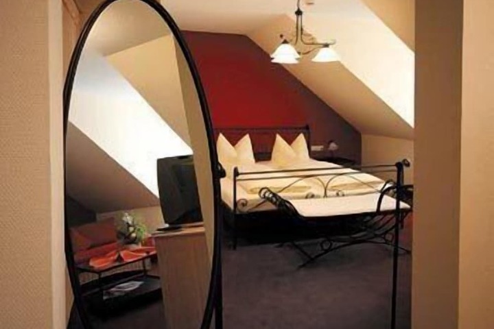 Room 5 of 69