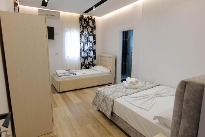Room 28 of 109
