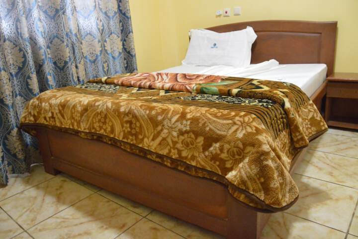 Room 4 of 7