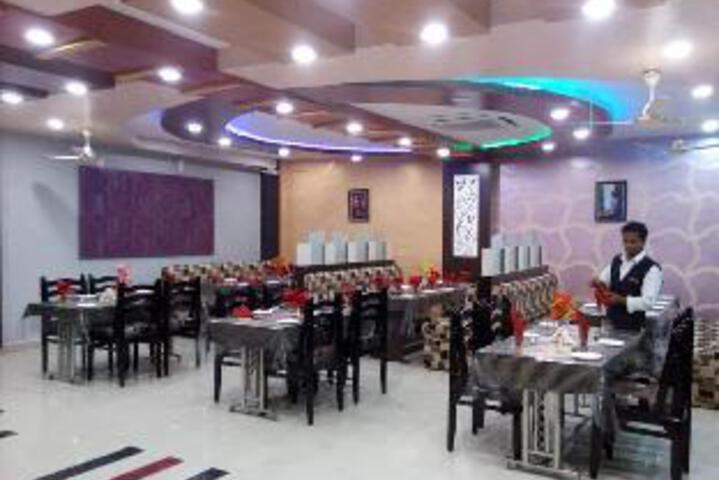 Friends Hotel & Restaurant