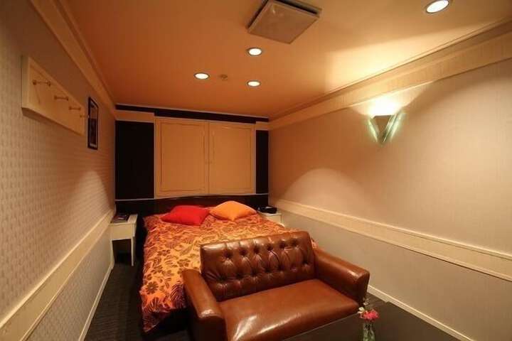 Room 3 of 36