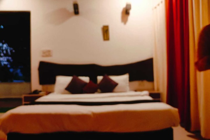 Room 26 of 96