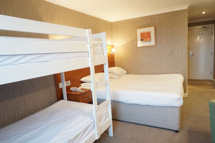 Room 4 of 27