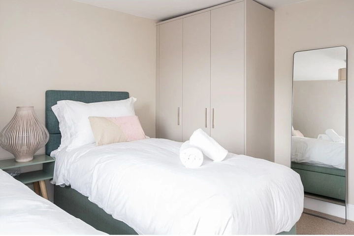 Room 2 of 11