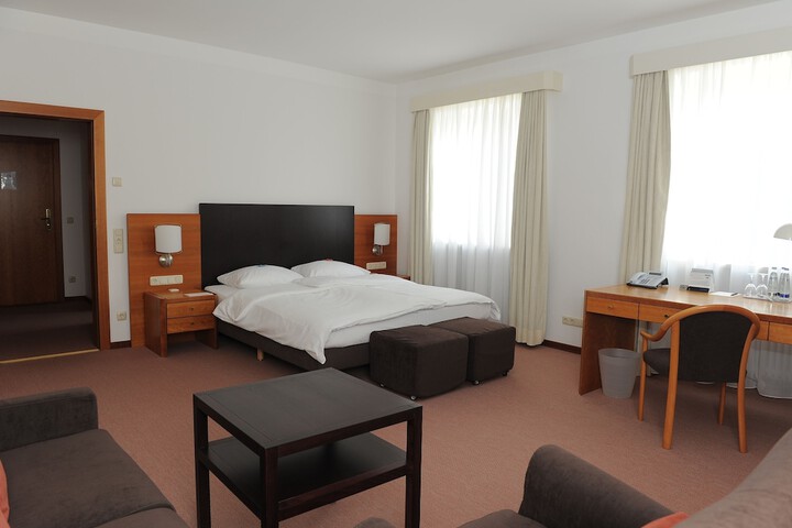 Room 4 of 68
