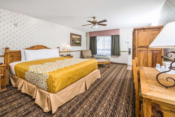 Room 6 of 15