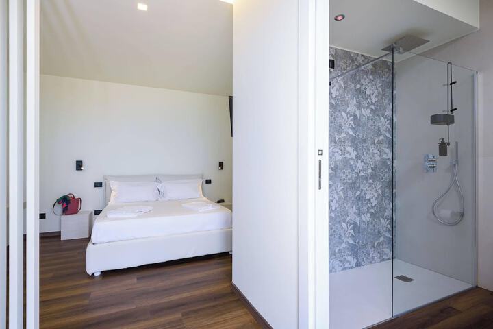 Room 16 of 116