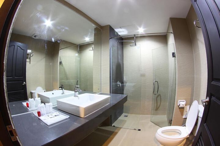 Room 8 of 12