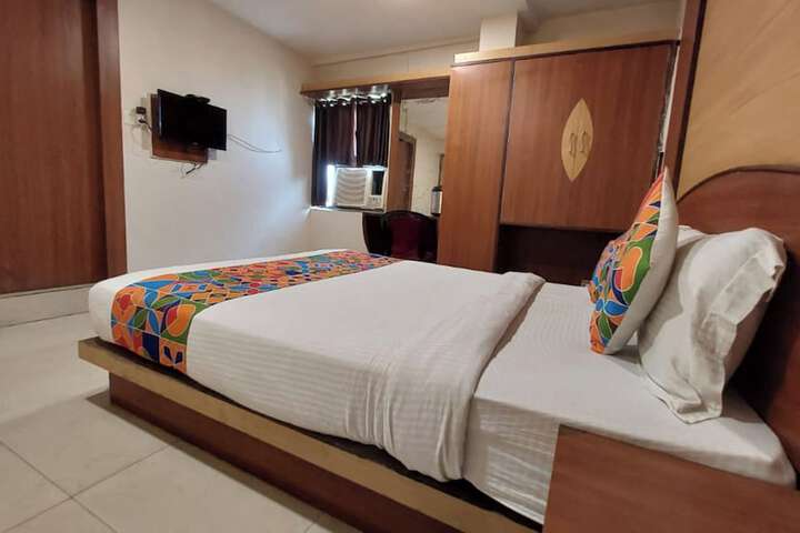 Room 8 of 28