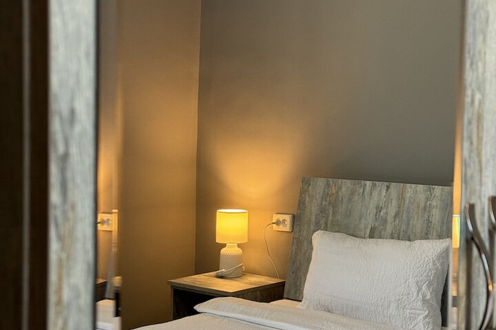 Room 16 of 26