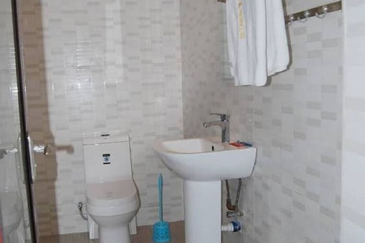 Room 9 of 16