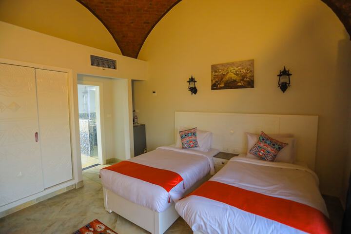 Room 8 of 38