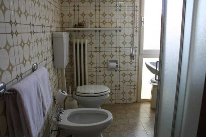 Room 32 of 57