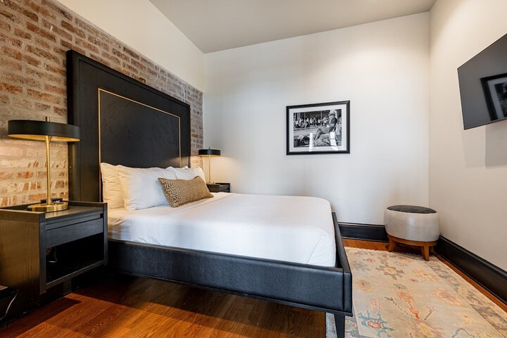 Room 34 of 341