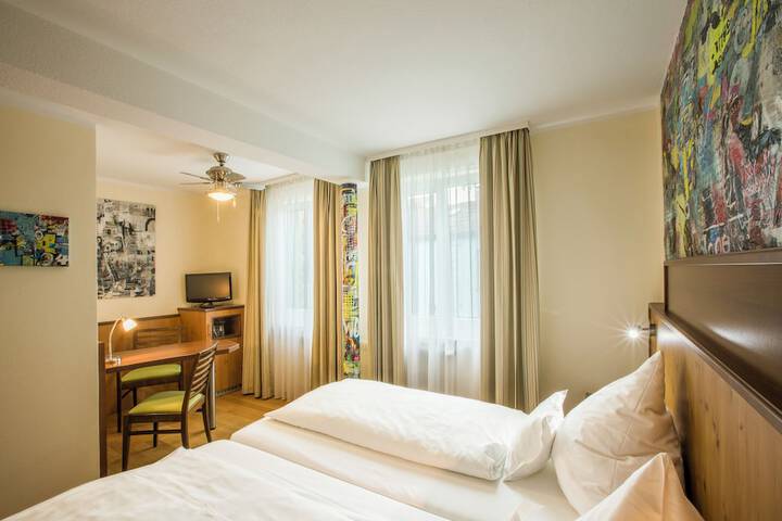 Room 18 of 35