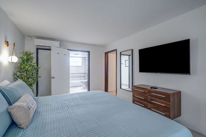 1 Bedroom Deluxe Apartment King Bed Sofa Kitchen Accessible (33 of 42)