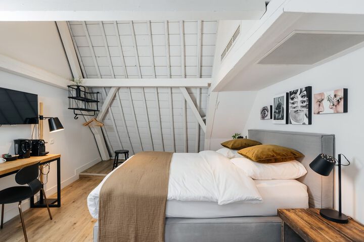 Room 6 of 67