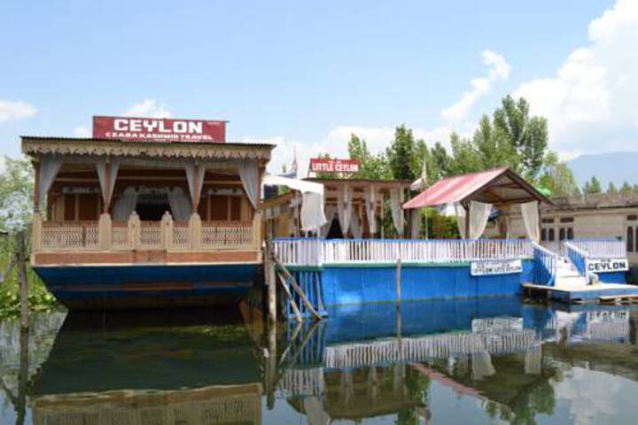 House Boat Czara