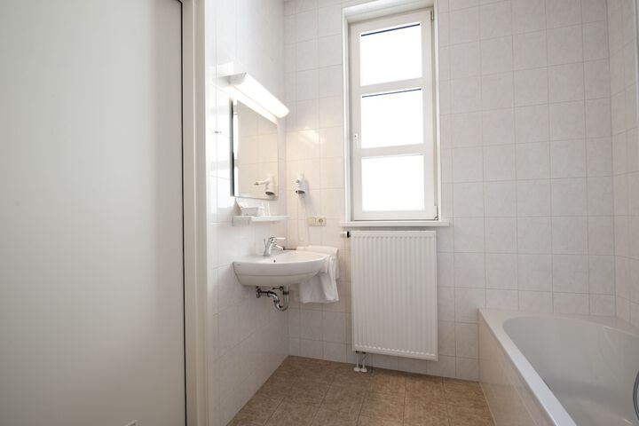 Room 10 of 36