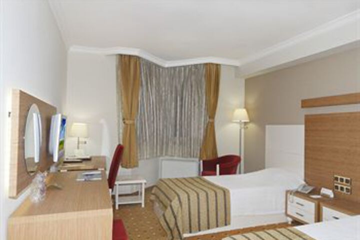Room 4 of 11
