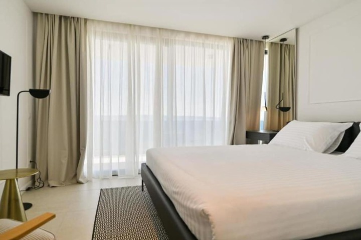 Room 2 of 42