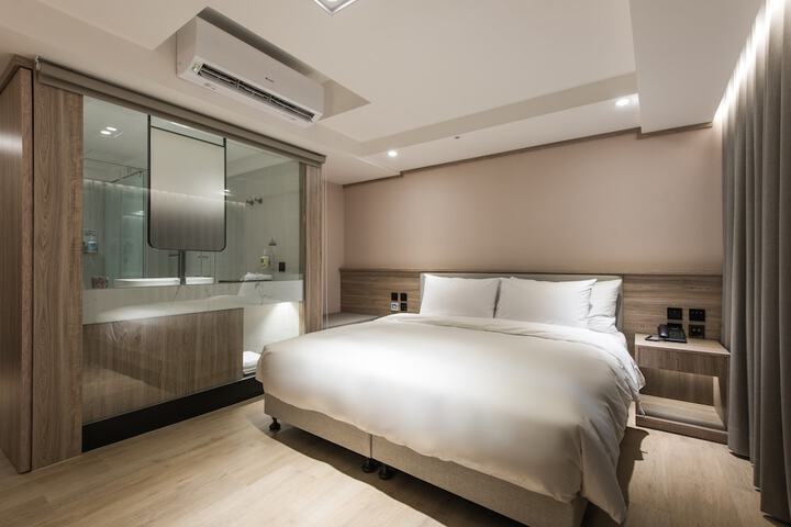 Room 30 of 145