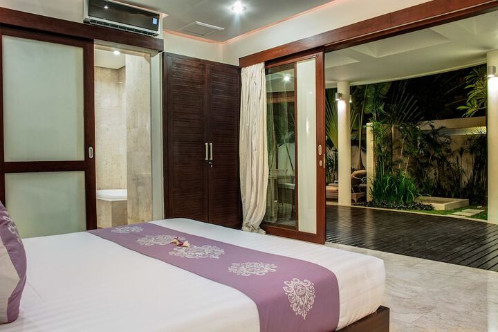 Room 4 of 20
