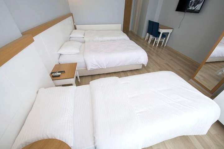 Room 3 of 21
