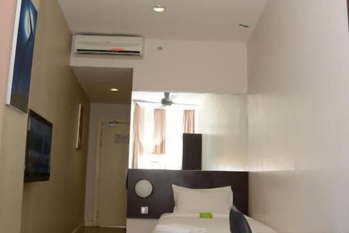 Room 20 of 38