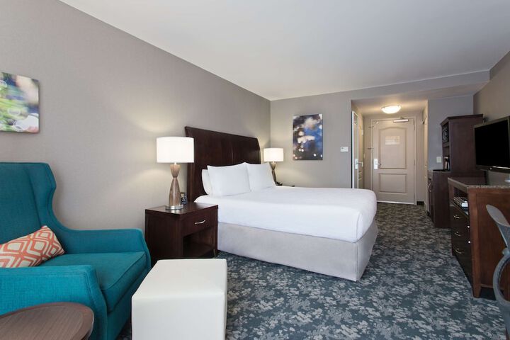 1 King Bed (5 of 17)