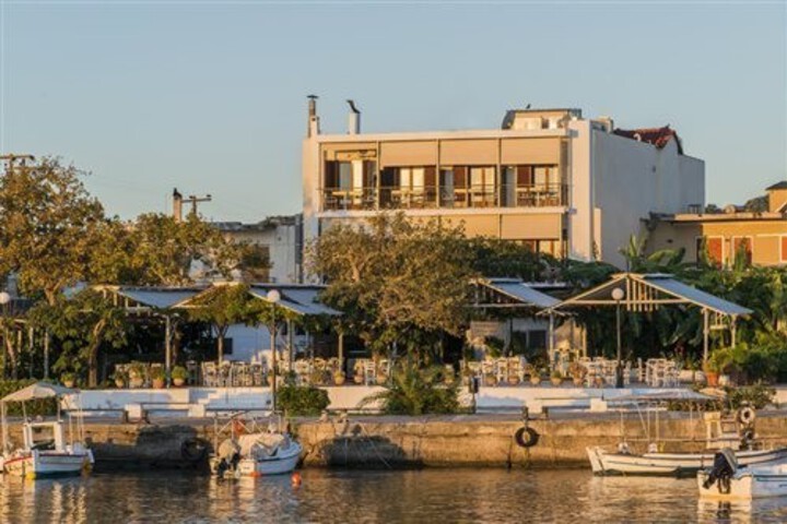 Akrogiali Hotel
