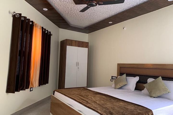 Room 4 of 11