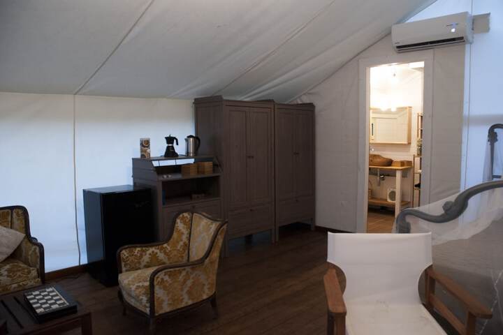 Room 25 of 143