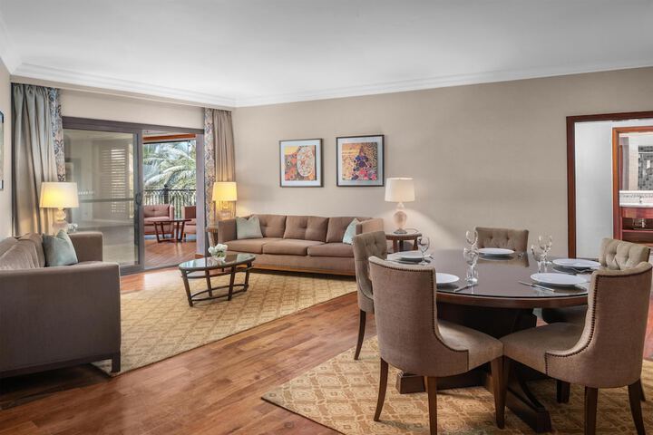 Room 40 of 102