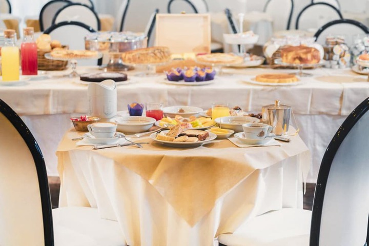 Breakfast/Coffee Service 16 of 23