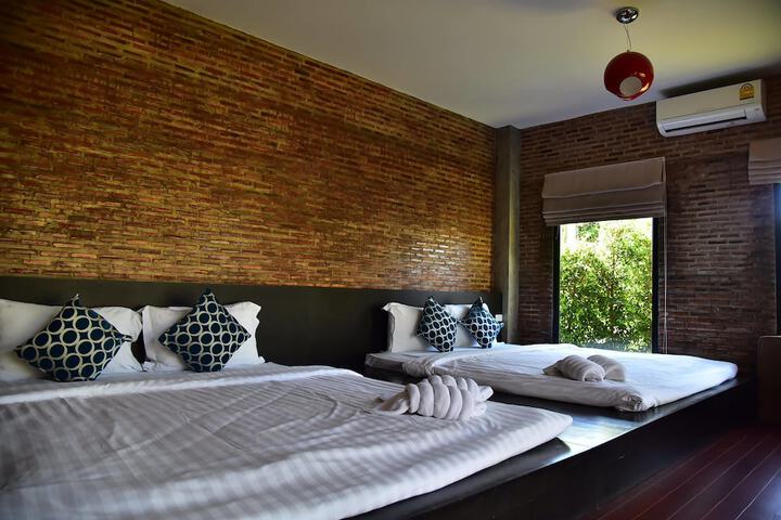 Room 4 of 34