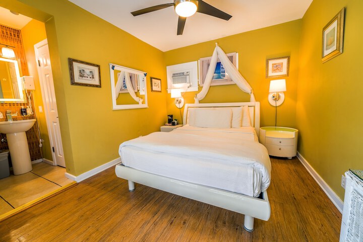 Room 51 of 192