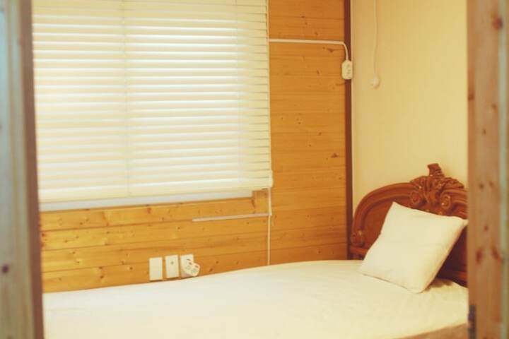 Room 5 of 47