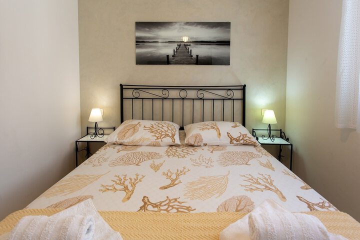 Room 2 of 65