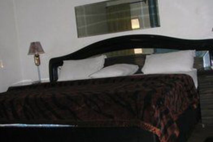 Room 4 of 13