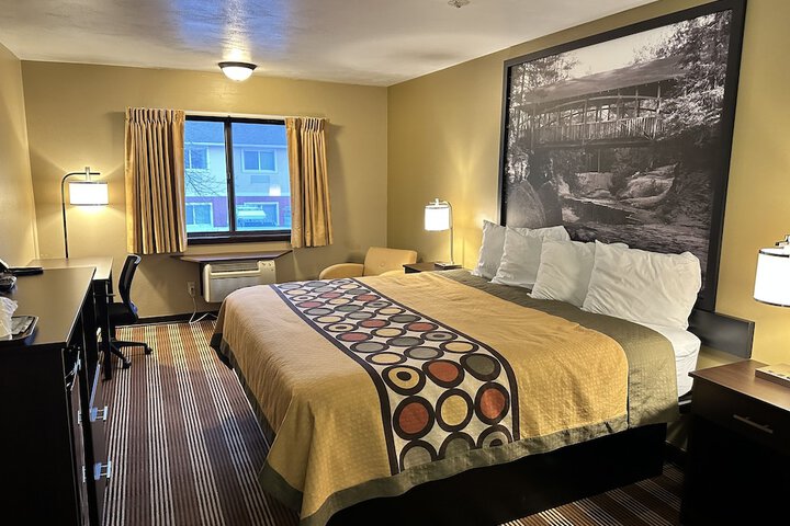 1 King Bed (6 of 14)