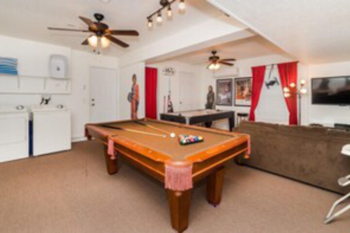 Room 33 of 40