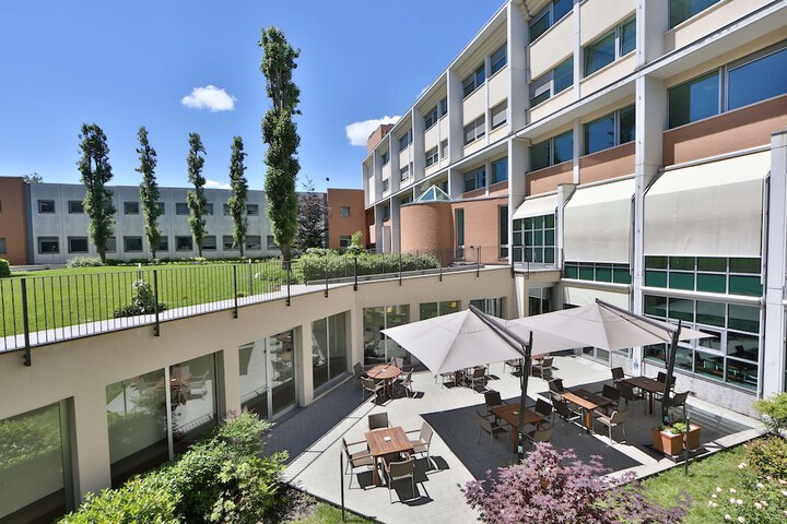 Hotel Exterior 71 of 75