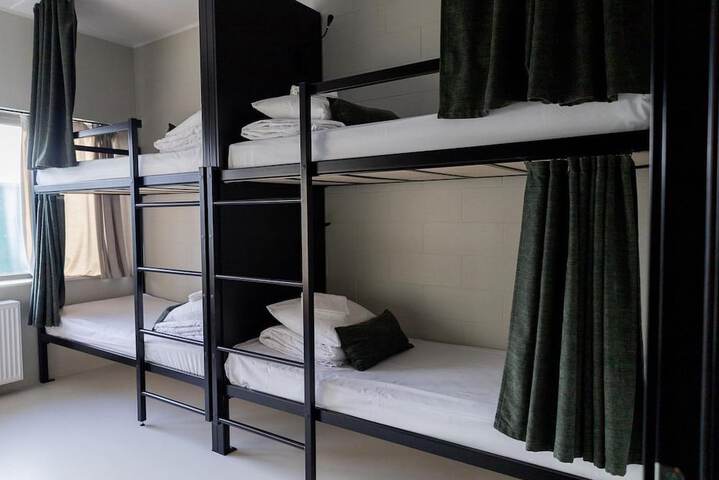 Room 6 of 36