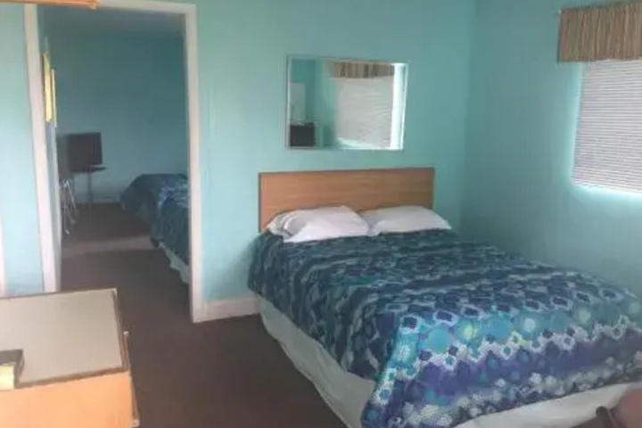 Room 3 of 8