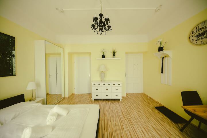 Room 15 of 26