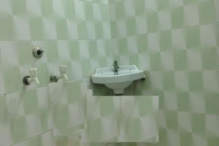 Room 43 of 69
