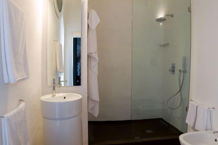 Room 14 of 38