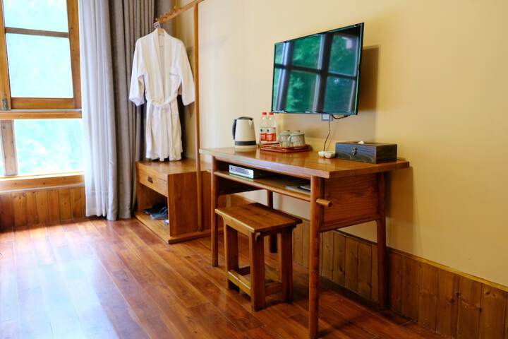 Room 5 of 111